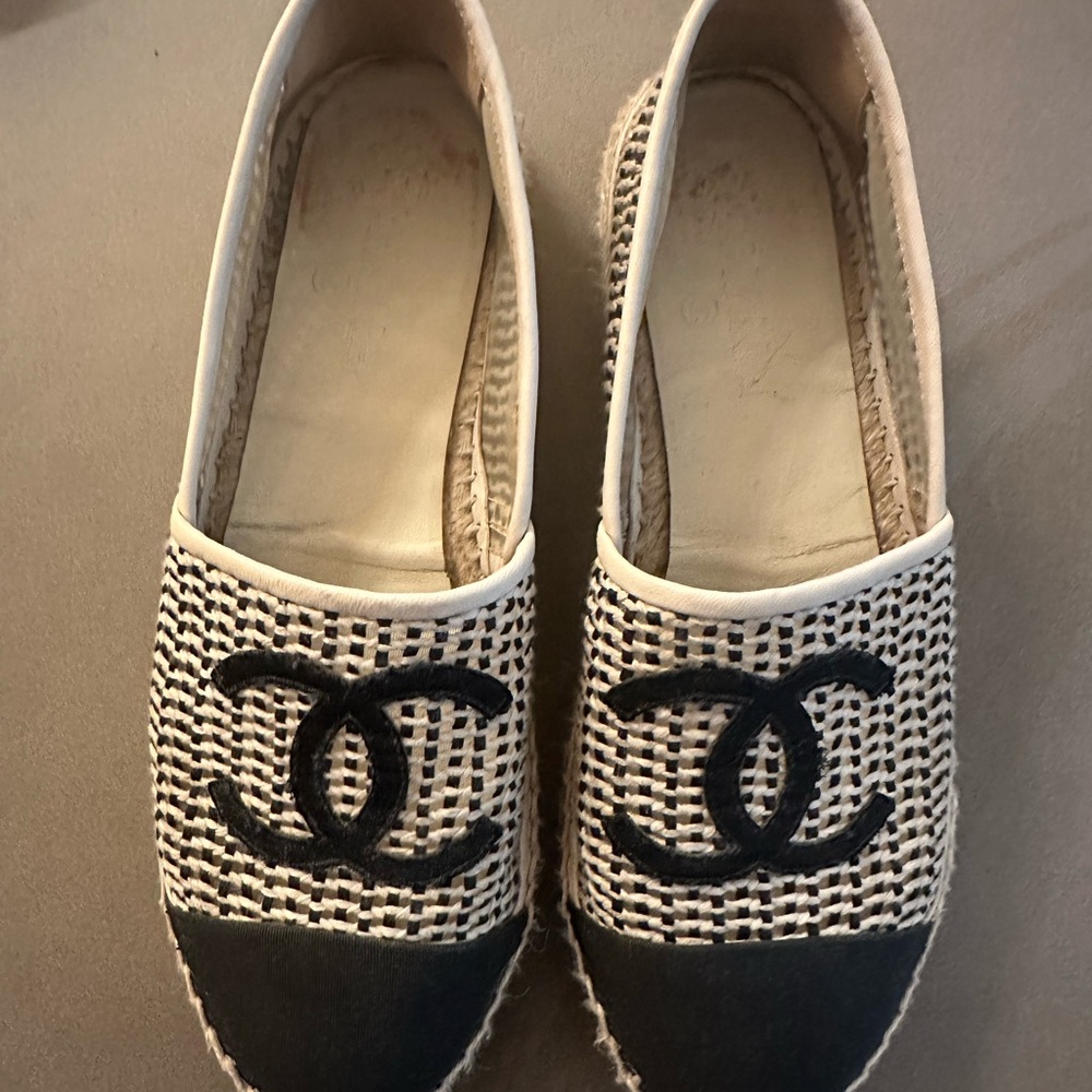 CHANEL Black and Cream Woven Espadrilles